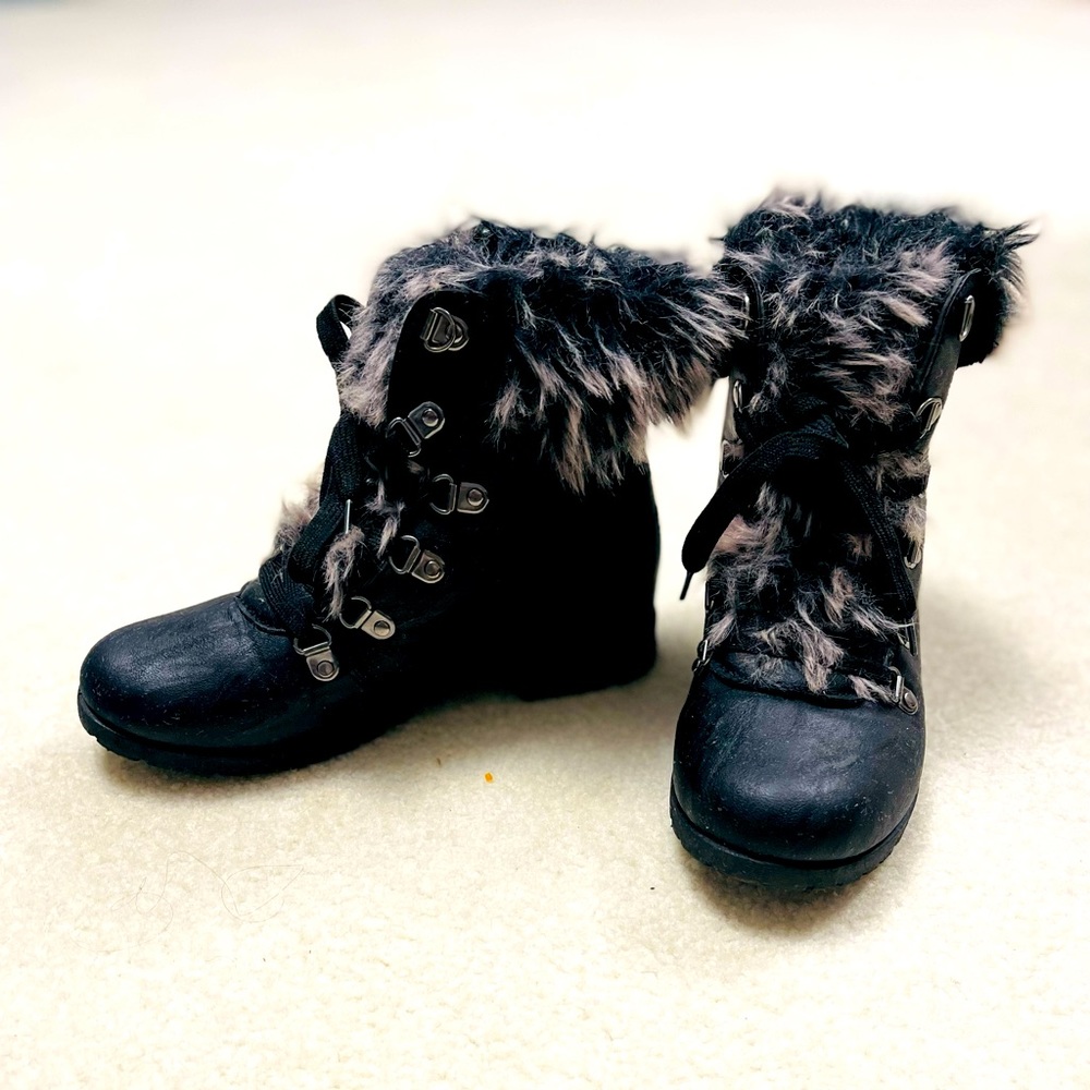 Girl’s winter boots size 3